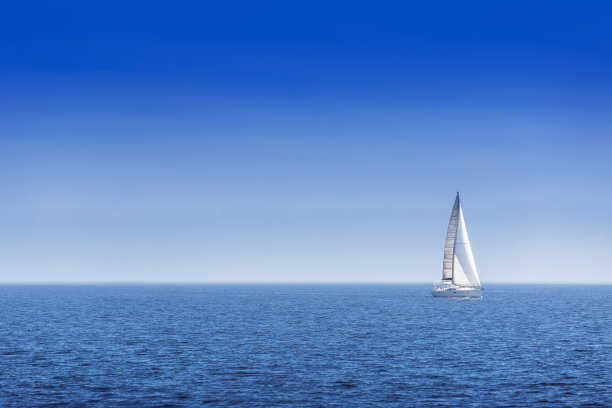 有白帆的帆船图片下载