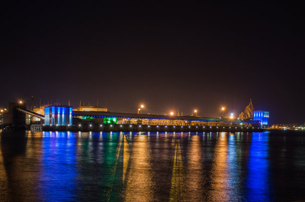 海港的夜晚灯光图片下载