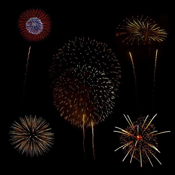 黑色背景中的烟火图片下载