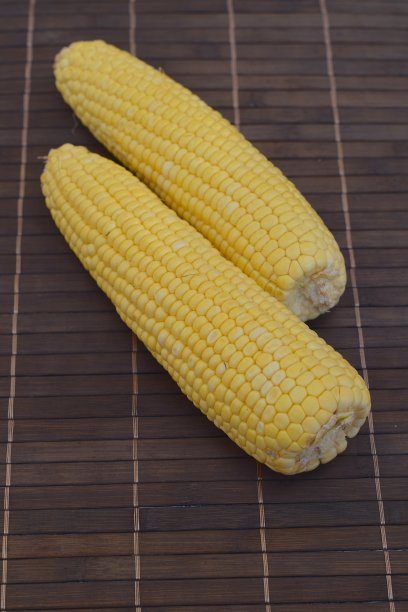 新鲜的甜玉米图片下载
