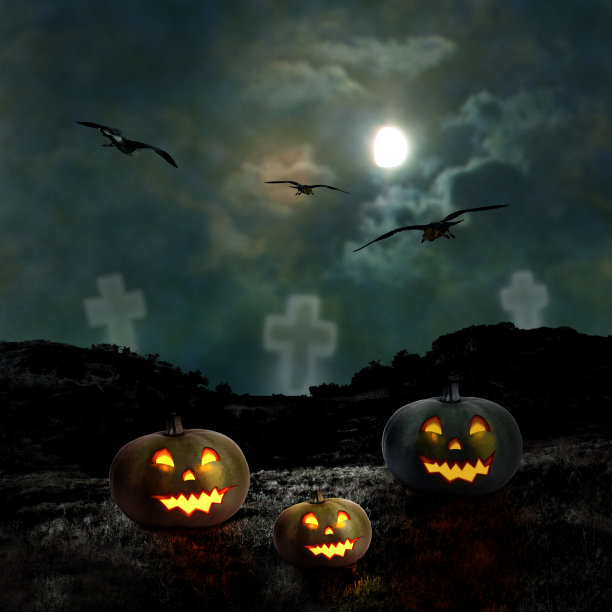 万圣节晚上在老房子的院子里放南瓜图片下载