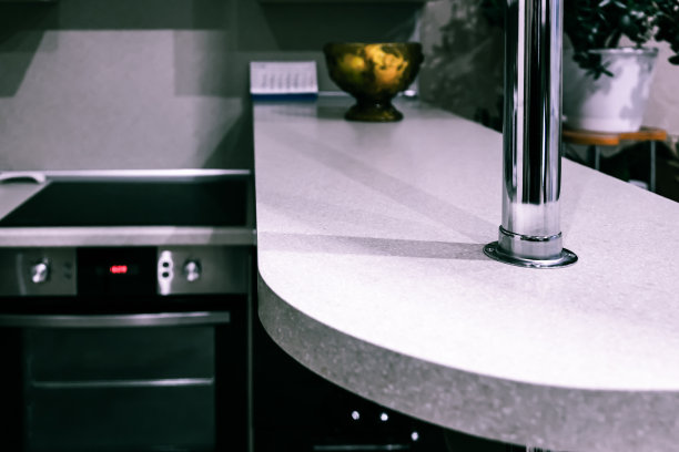 厨房里的桌子图片下载