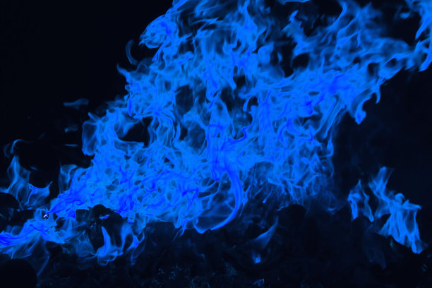 蓝色慢镜头中的模糊火焰图片下载