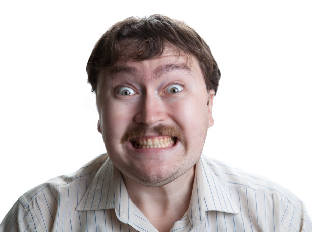 男人脸上的愤怒图片下载