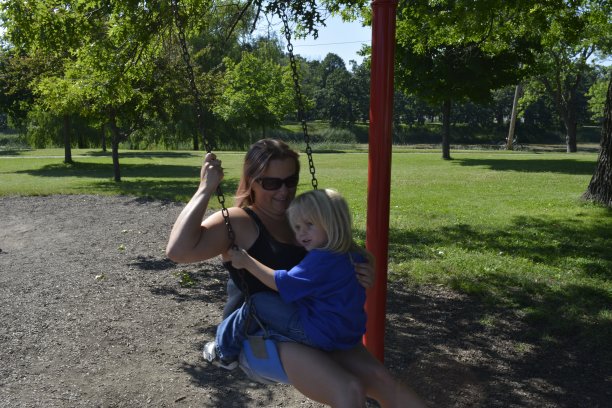 我完全赞同这个妈妈秋千儿子批准!图片下载