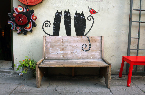 旧板凳上图片下载