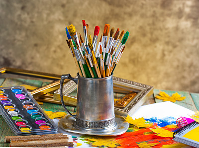 颜料和画笔图片下载