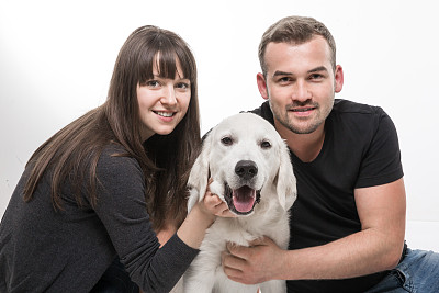 和狗的全家福图片下载