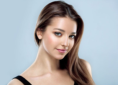 美丽的女人肖像脸部特写工作室灰色背景图片下载