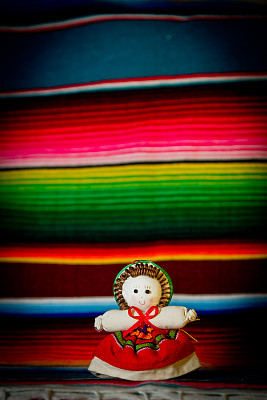 墨西哥女孩的玩具图片下载