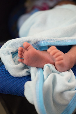 婴儿脚的特写图片下载