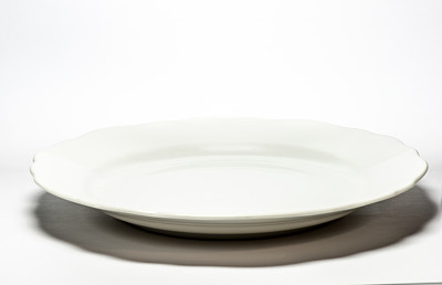 白色的空盘子图片下载