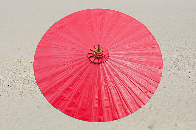 手工红色，亚洲阳伞或伞图片下载