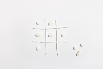 用药丸玩井字游戏图片下载