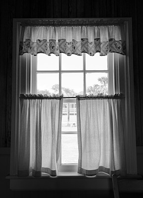 神秘古老的窗口图片下载