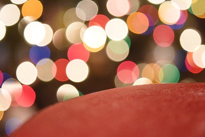 半透明的红蜡烛图片下载