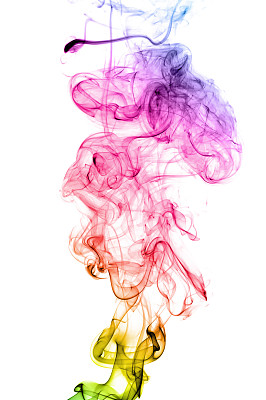 白色背景上孤立的彩色烟雾图片下载