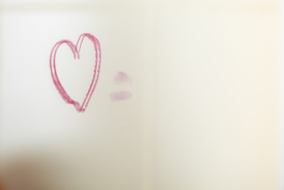 在镜子上画一颗心图片下载