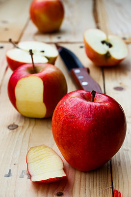 苹果切片剥皮图片下载