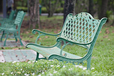 花园里的放松椅图片下载