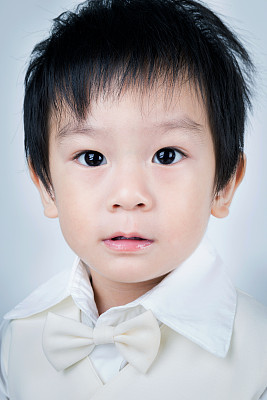 快乐的亚洲孩子的肖像图片下载