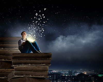 人阅读的书素材图片