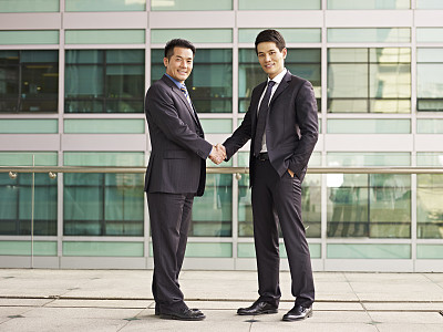 商务人士握手图片下载