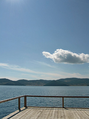 海岸的湖图片下载