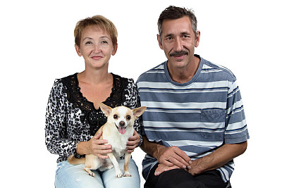 老人和女人和狗的照片图片下载