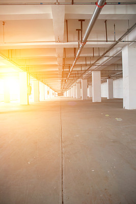 空荡荡的停车场图片下载