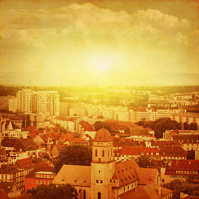 斯特拉斯堡日落时的垃圾图像。图片下载