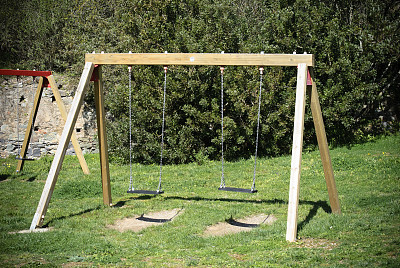 木制秋千图片下载