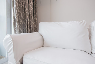 古典设计和豪华风格的皮沙发图片下载