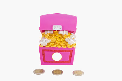 钱箱里有三枚硬币图片下载