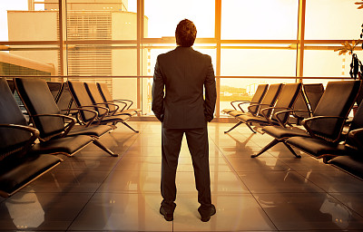 商人在机场图片下载