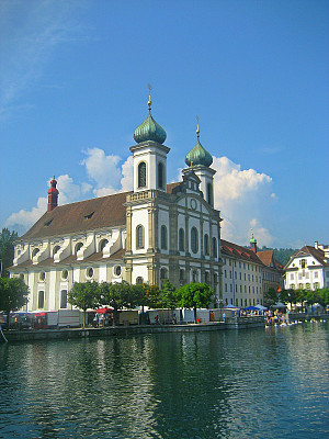 瑞士卢塞恩的耶稣会教堂图片下载