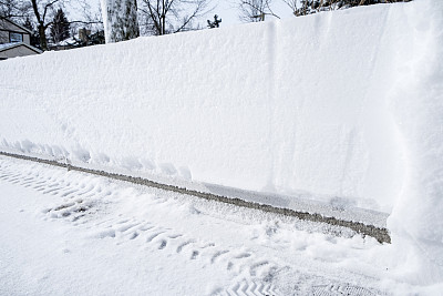 车道上的积雪图片下载
