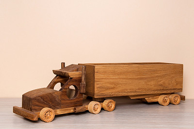 木制玩具卡车图片下载