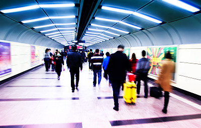 地铁站台码头，商务人士活动。图片下载