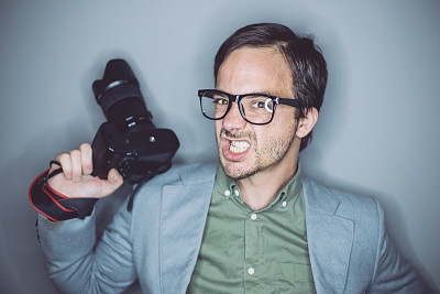 拿着相机的书呆子图片下载