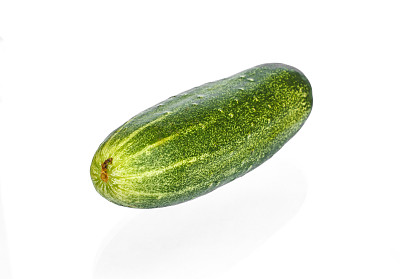 绿色黄瓜，白色背景。图片下载