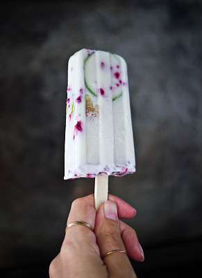 芙蓉、无花果、青柠牛奶冰棒图片下载