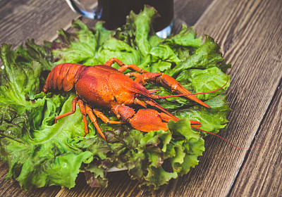 煮小龙虾和啤酒图片下载