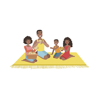 一家人带着两个孩子去野餐图片下载