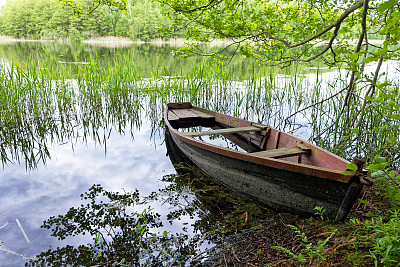 废弃的渔船图片下载