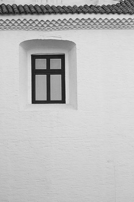 一个意大利纪念碑的白墙上的窗图片下载