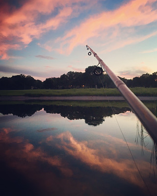 钓鱼在日落时分图片下载