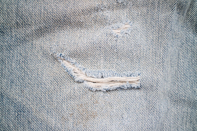 牛仔布与旧破牛仔裤的时尚设计图片下载