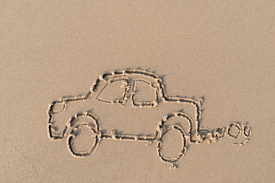 沙滩上的车图片下载