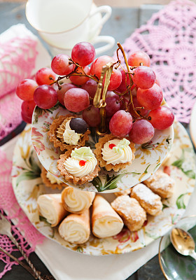 各种各样五颜六色的小蛋糕图片下载